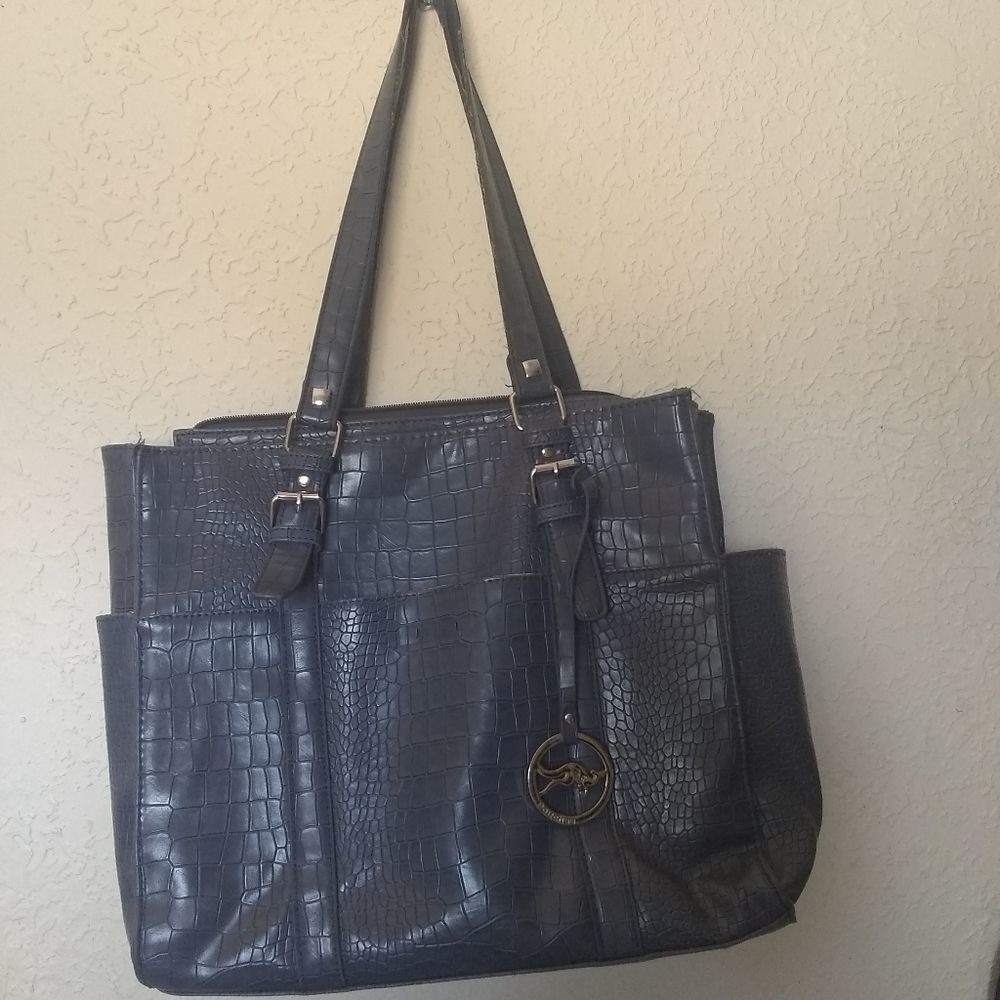 BAG CLEANOUT Pouchee Shoulder Bag